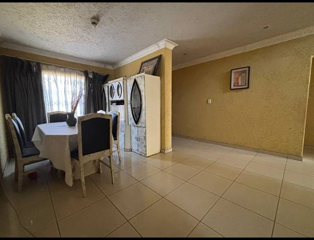 4 BEDROOM HOUSE FOR SALE IN GOLDEN GARDENS